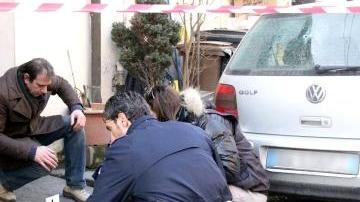 <b>INDAGINI.</b> I rilievi della scientifica dopo l’omicidio di Stefano Romanini