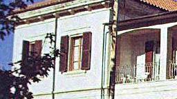 <b>DIMESSO. </b>A destra Celata, a sinistra la don Francesco Rossi