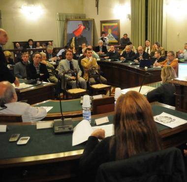 Non serve una commissione d'inchiesta né un assessore tecnico all'urbanistica