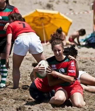 <b>SULLA SPIAGGIA</b> Immagini di partite maschili e femminili   
