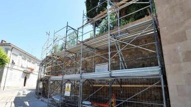 Il cantiere lungo le mura di piazza Gallistru