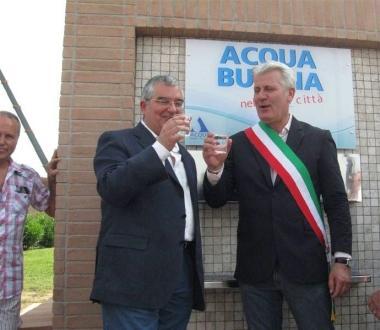 La cerimonia per lapertura del nuovo fontanello  