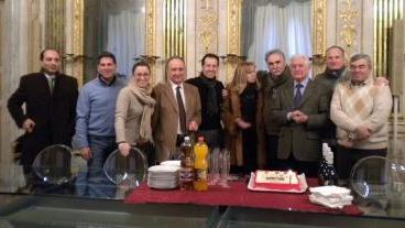 Il sindaco Favilla insieme alla sua squadra di giunta