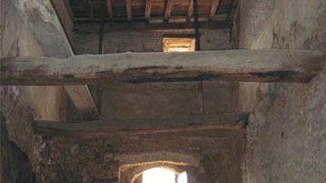 L’interno della zecca degli Appiani a Marciana