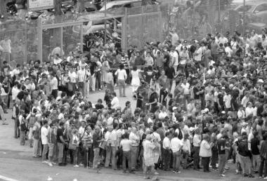 <b>ARENA. </b>La fila dei tifosi nella prevendita di Pisa-Monza 2007 