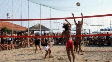 <b>BEACH VOLLEY. </b>Un’azione di gioco