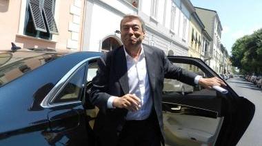 <b>L’ARRIVO. </b>Aldo Spinelli scende dalla sua auto davanti al ristorante La Barcarola