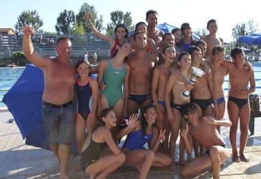 <b>VINCENTI. </b> Il gruppo Esordienti Livorno Nuoto 
