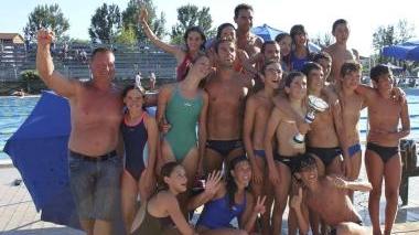 <b>VINCENTI. </b> Il gruppo Esordienti Livorno Nuoto