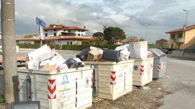 L’accusa: da Carmignano rifiuti gettati a Catena