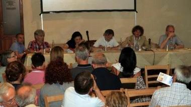 La giunta durante l’incontro alla Rocca con i residenti