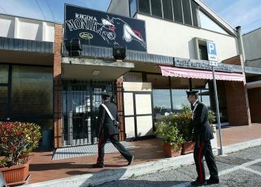 Un intervento dei carabinieri nellex Regina Monika 