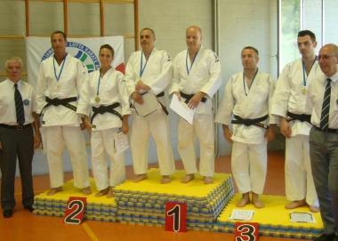 A destra Marco e Martina Calugi (portacolori del Judo Kodokan sul podio delle gare di Firenze dove hanno ottenuto il 2&ordm; posto nella specialit&agrave; Itsutsu-No-Kata 
