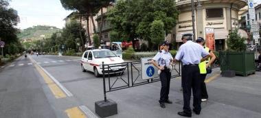 Uno dei varchi di accesso alla nuova zona pedonale 