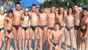 Foto di gruppo per i bravi nuotatori dell’Azzurra Nuoto Prato