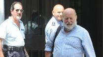 Chiari mentre esce dal carcere