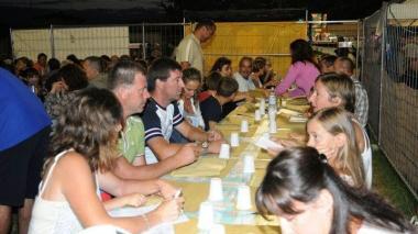 <b>A TAVOLA. </b>In una sagra in Maremma
