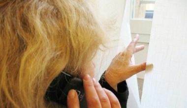 Telefonate a luci rosse al medico, donna condannata a pagare 5mila euro