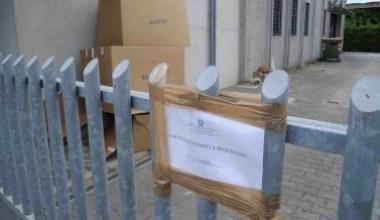 Tredici lavoratori irregolari nel capannone cinese