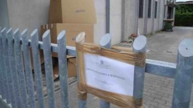 Tredici lavoratori irregolari nel capannone cinese