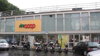 Beve limonata col detersivo, fuori pericolo il dipendente Coop