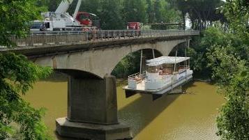 Calato in acqua "Andrea": dal 9 luglio riparte il battello sull'Arno