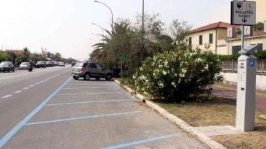 I parchimetri sul lungomare a Cinquale