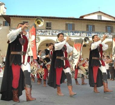 Un momento di una sfilata storica degli anni scorsi  