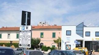 I parcheggi in piazza della Chiesa