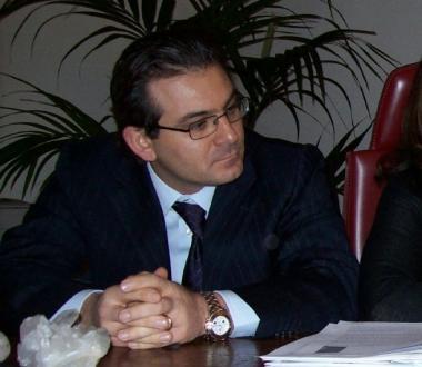 Lavvocato De Franco A destra Piero Patania e Giuseppina (al centro della foto) durante una manifestazione in ricordo del figlio Federico      