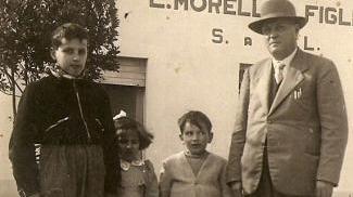 Da sinistra Marco, Luca e Paolo Morelli Nelle altre foto scatti d’epoca dell’azienda di liquori