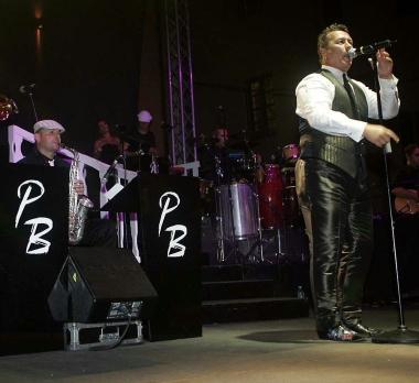 Paolo Belli durante un concerto 