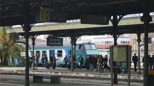 SEGNALA LIVORNOBiglietterie guaste e pannelli fuori uso. Se questa è una stazione...