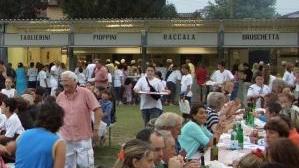 Tavolata a una sagra