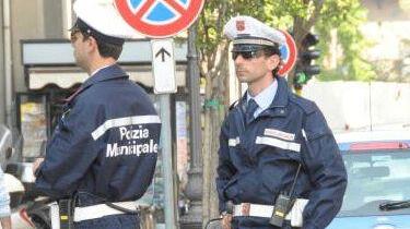 Una pattuglia della polizia municipale