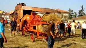 Una festa della battitura del grano