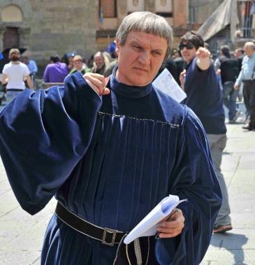 A sinistra Paolo Hendel durante le riprese del prequel di Amici Miei Sopra a Cgil Incontri nel 2007  