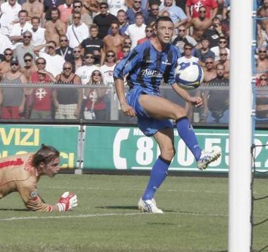 Lattaccante Corrado Colombo, qui con la maglia del Pisa 