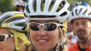 Vi partecipano anche tante donne a questa classica del ciclismo entrata ormai nel circuito internazionale