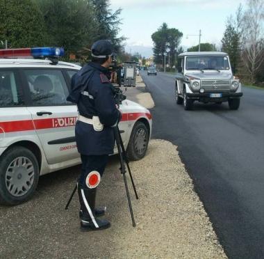 Un controllo della polizia municipale di Capannori 