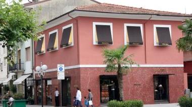 <b>INAUGURATO.</b> Il negozio Prada uomo in piazza Garibaldi