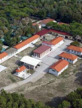 Il centro deposito addestramento militare della Cri a Marina di Massa