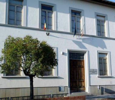 Una libreria e più a sinistra il liceo Virgilio