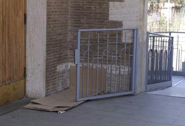 <strong>SACRO CUORE.</strong> I cartoni su cui dormiva la donna molestata
