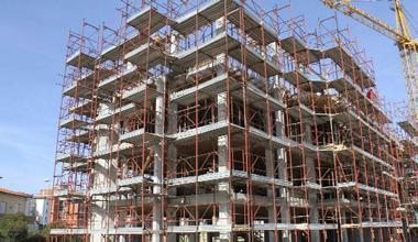 Due muratori trafitti nel cantiere