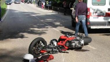 Quel che resta della moto dopo l’incidente