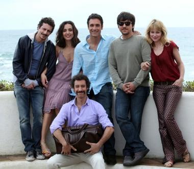 <b>IL CAST </b>di Immaturi e la locandina di Marea silenziosa 
