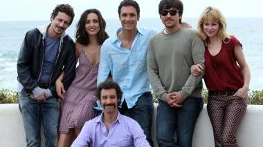 <b>IL CAST </b>di “Immaturi” e la locandina di “Marea silenziosa”