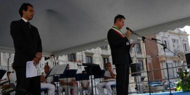 Lintervento del sindaco Marco Filippeschi A destra la fanfara dellAccademia Navale di Livorno 
