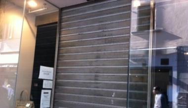 Flop della prima domenica di svendite: poca gente, tanti negozi chiusi